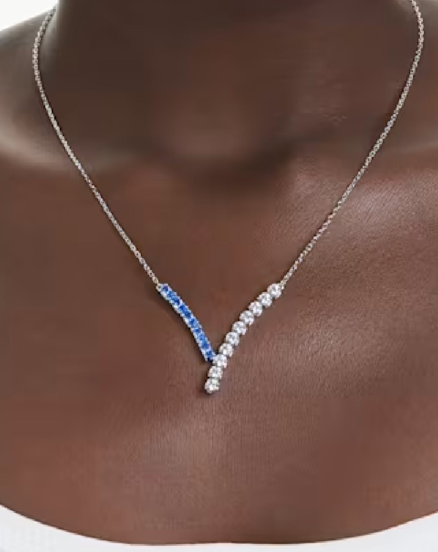 5732265 Matrix Pendant V-Shape Baguette Cut