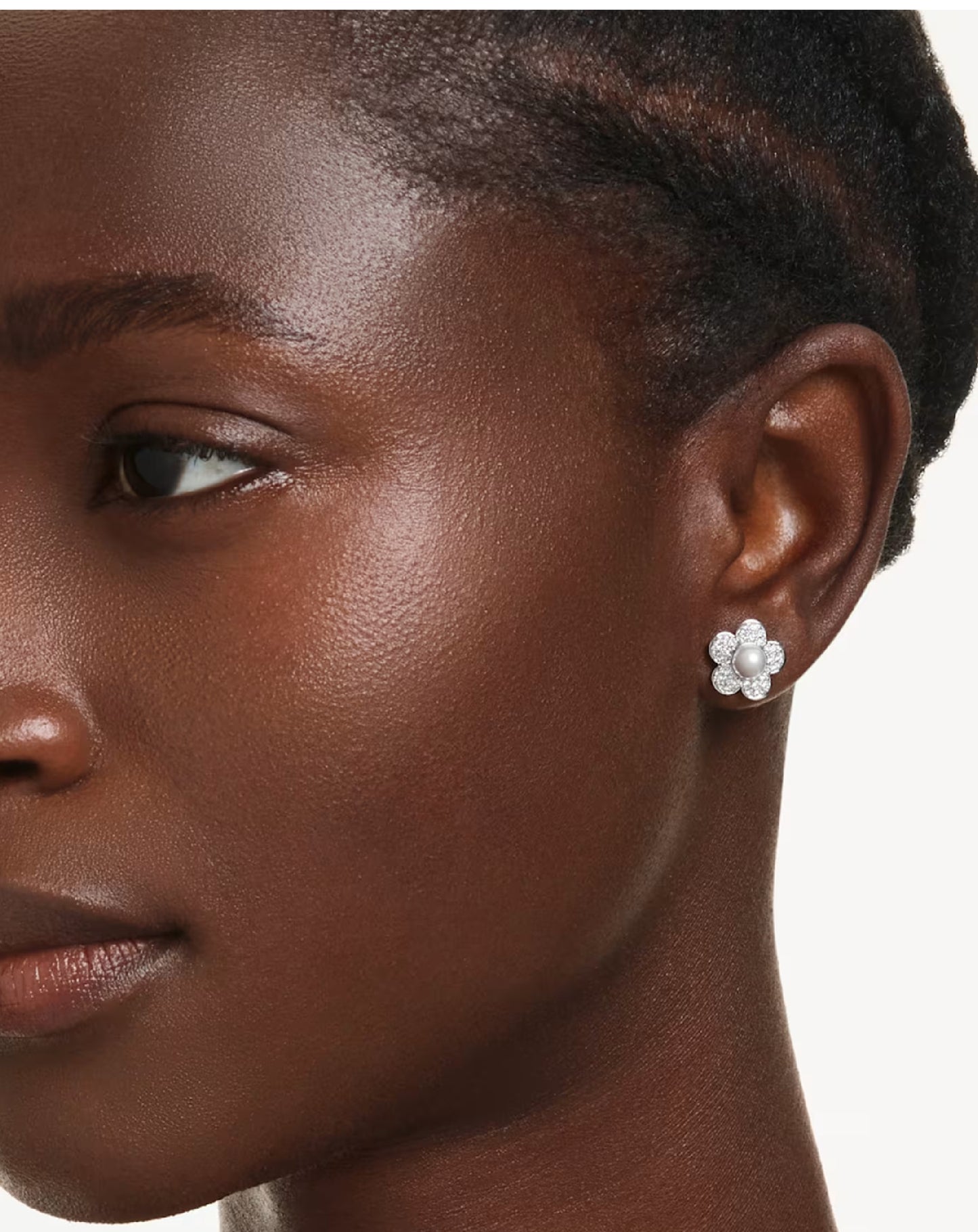 5756098 Ariana Grande x Swarovski stud earrings