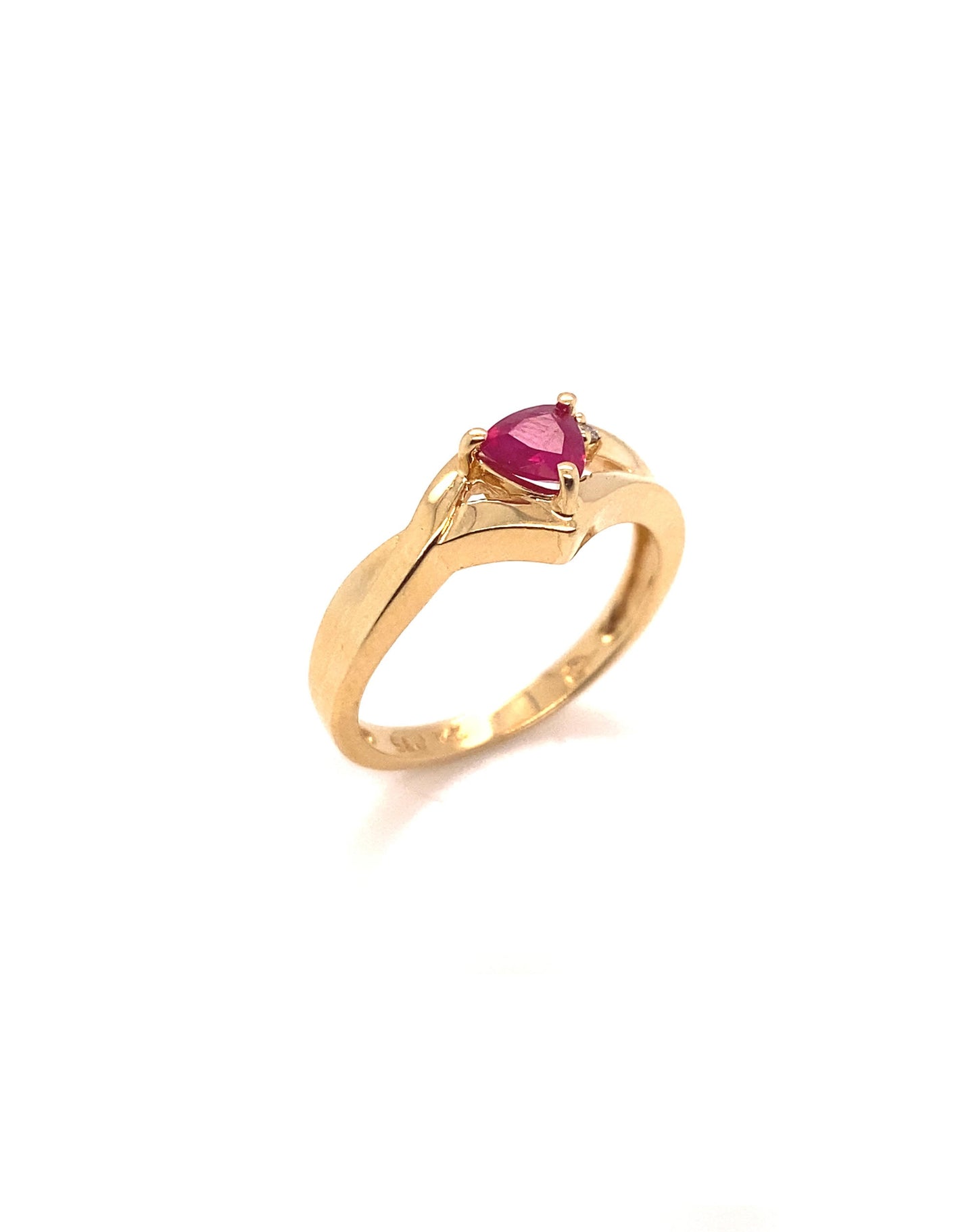Diamonds Trillion Ruby Diamond Ring, 0.02 Ct, 0.50 Ct Rings