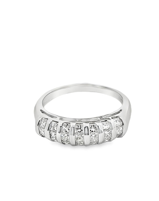 Anillo de oro blanco de 18 kt con diamantes talla princesa