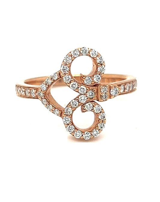 Anillo de diamantes de compromiso brillante