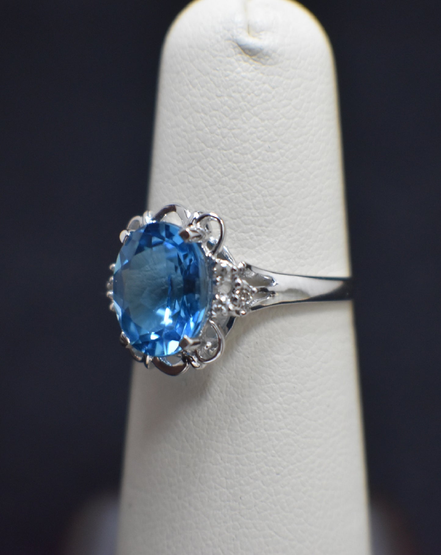 Diamonds 18 Kt White Gold Aquamarine Diamond Ring Rings