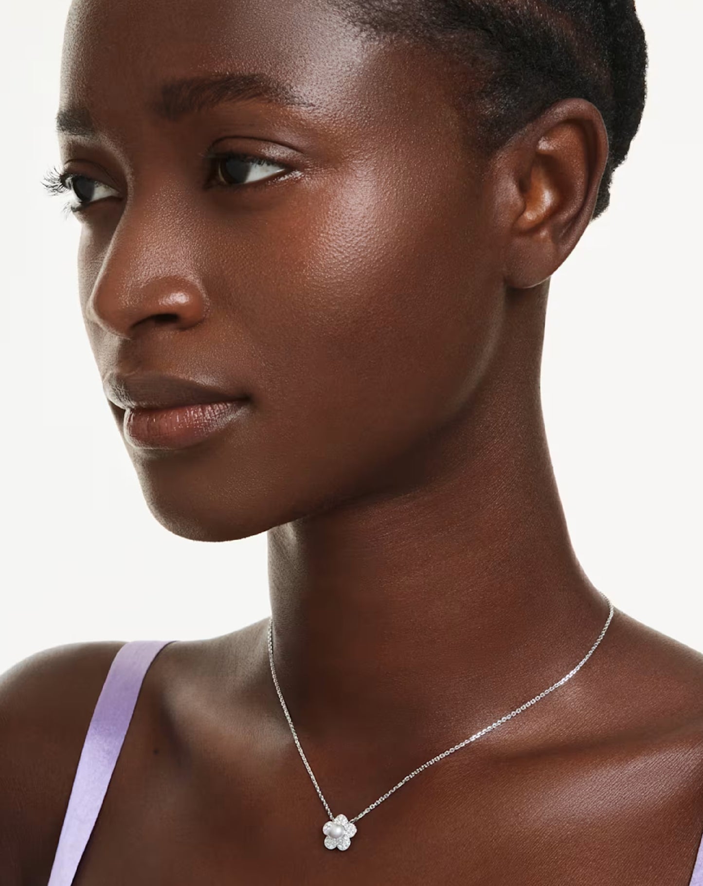 5755817 Ariana Grande x Swarovski pendant