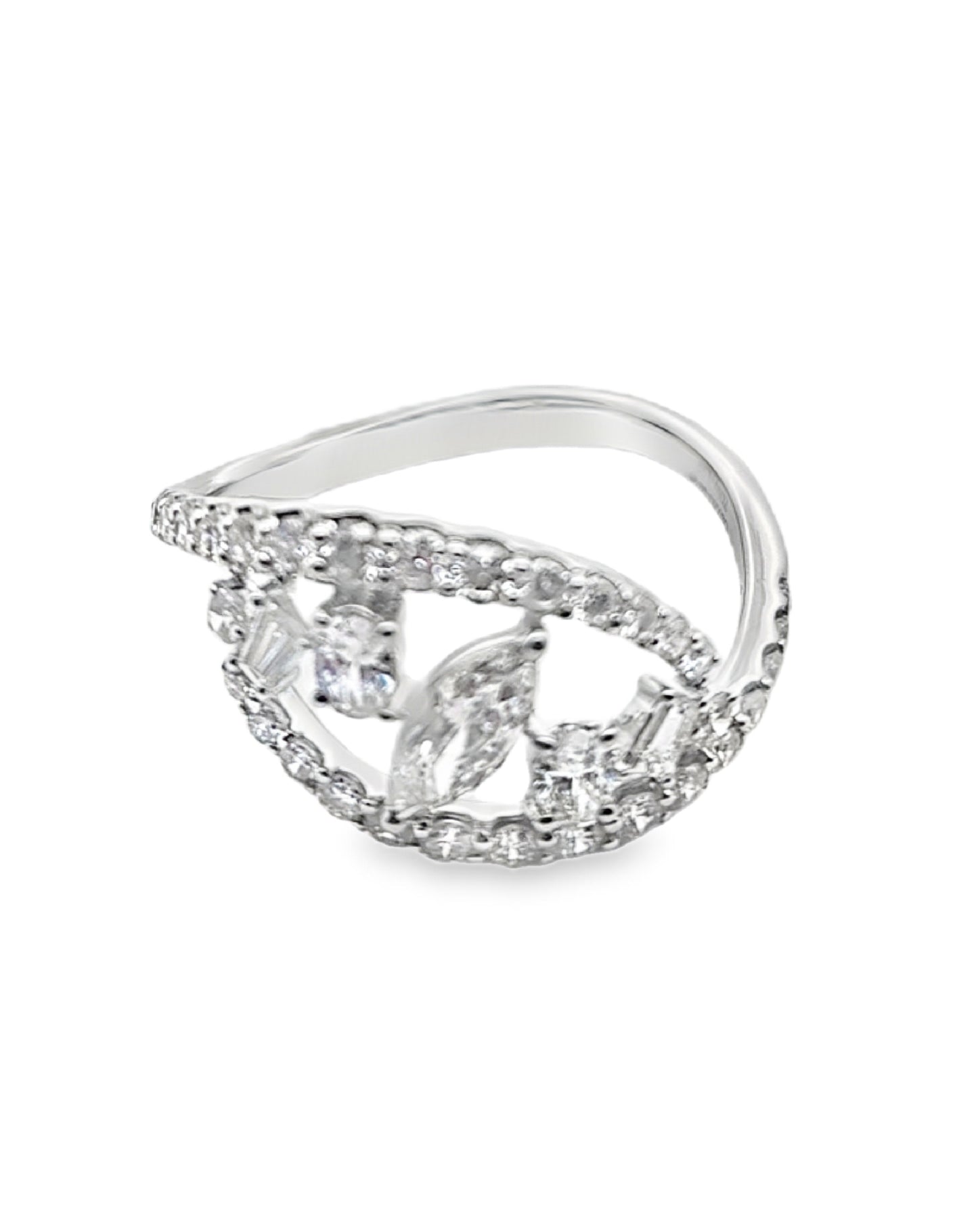 Elegant  Diamonds Ring. 0.63CT +0.27CT + 0.22CT 14 KT Gold