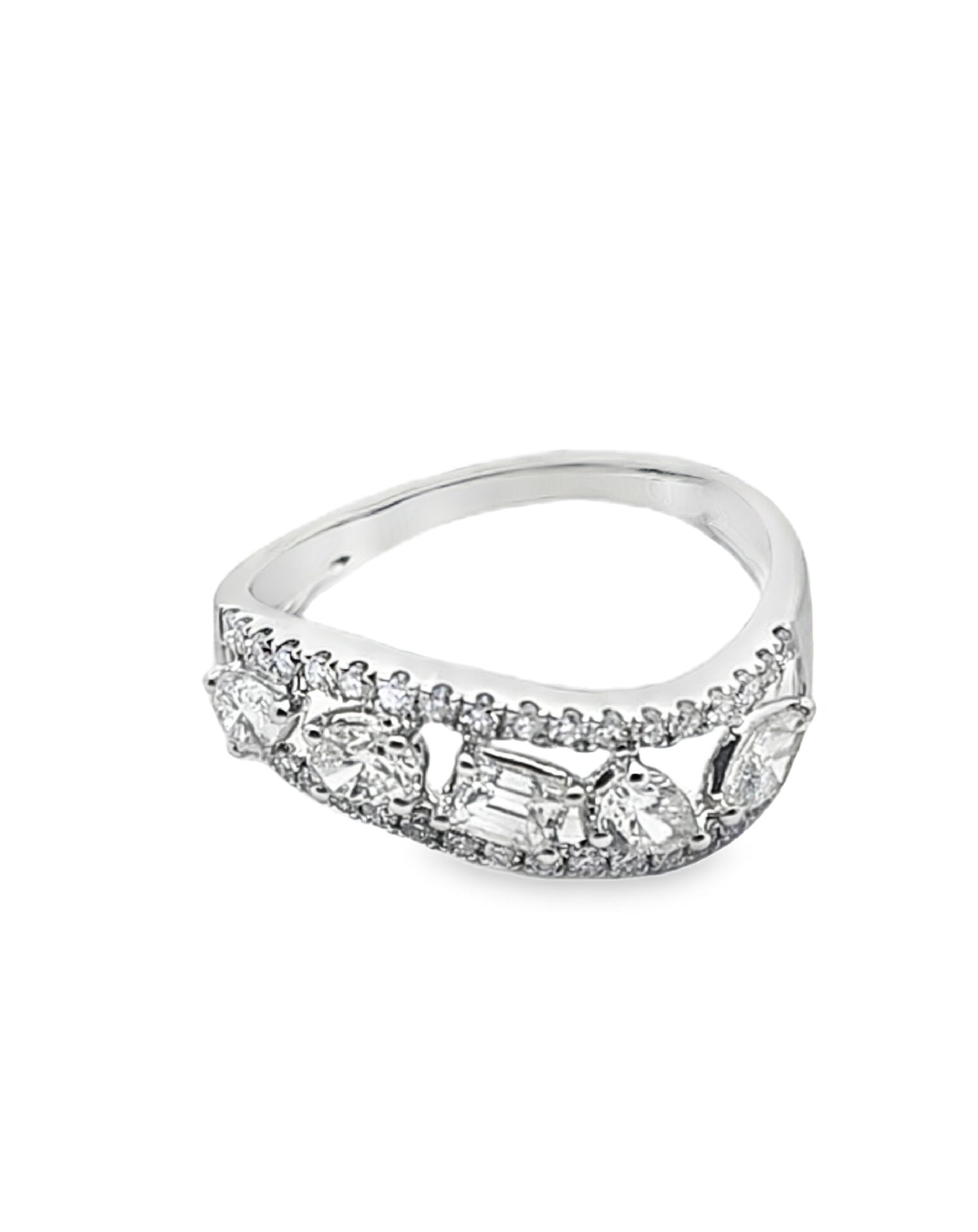 White Gold Multistone Diamond Ring with 5 diferents cuts